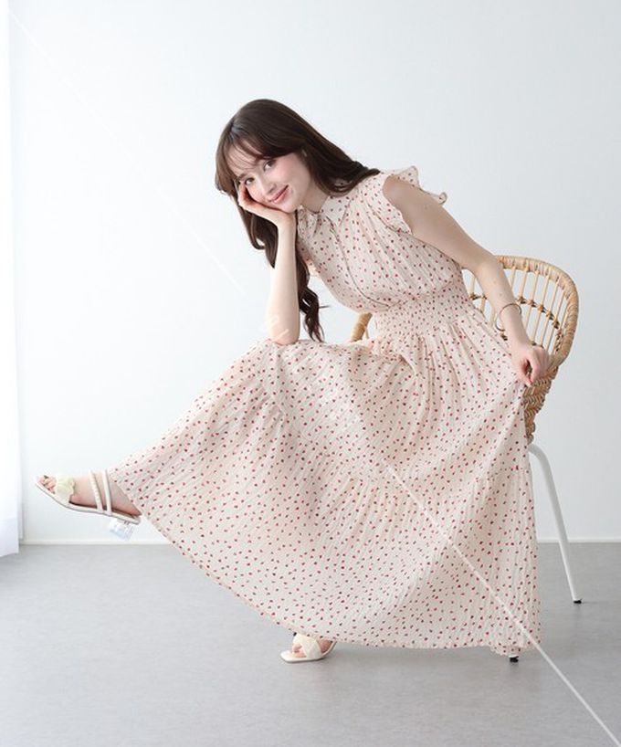 日本 BLUE EAST - 甜美雪紡束腰小荷葉無袖洋裝-碎花-米杏 (M)