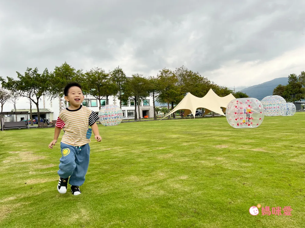親子泡湯首選【礁溪白宮渡假勝地】大草皮/大湯池/遊樂設施