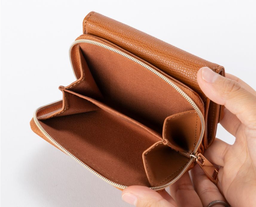 日本 ALTROSE - H型金屬釦短皮夾-焦糖棕 (10.5x8.5x4cm)