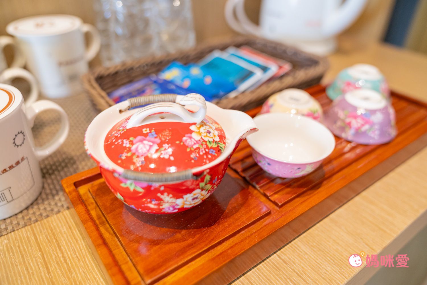 嘉義樂億皇家渡假酒店 - 『病毒崩合購組』平日四大一泊一食專案（贈兩張『三隻小豬觀光農場』入場券)+病毒崩 100ppm噴劑 100ml*2+100ppm白麝香燕麥淨膚皂100g*1