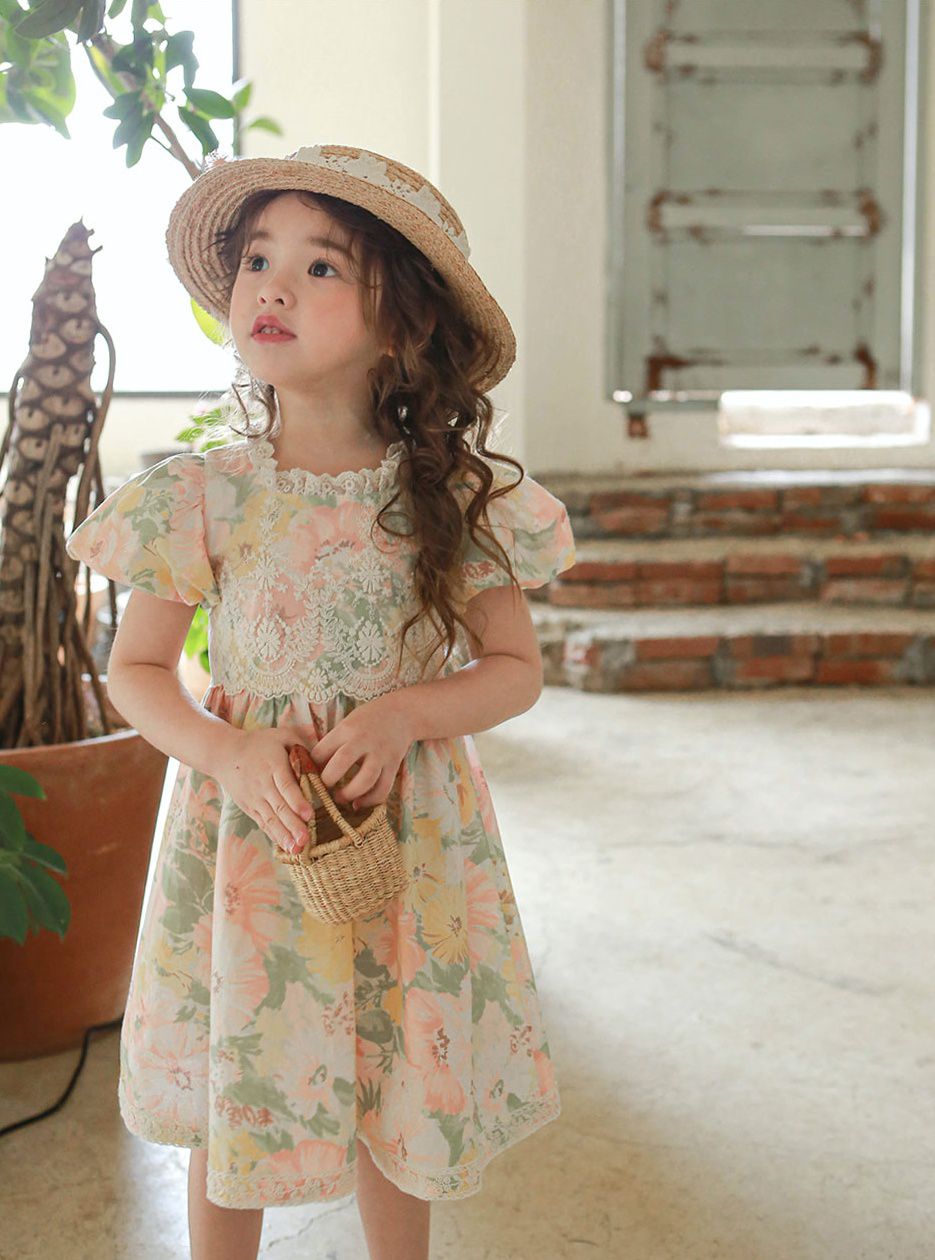 韓國 Puellaflo - 透膚蕾絲裝飾花朵泡泡袖洋裝-粉紅