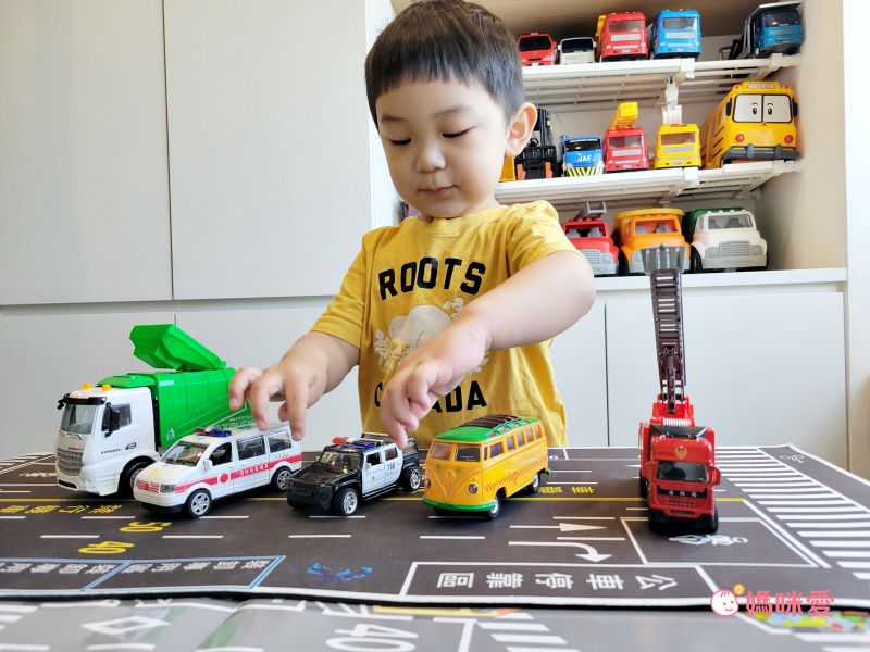 銅板價【擬真合金車】車車控寶千萬別錯過！