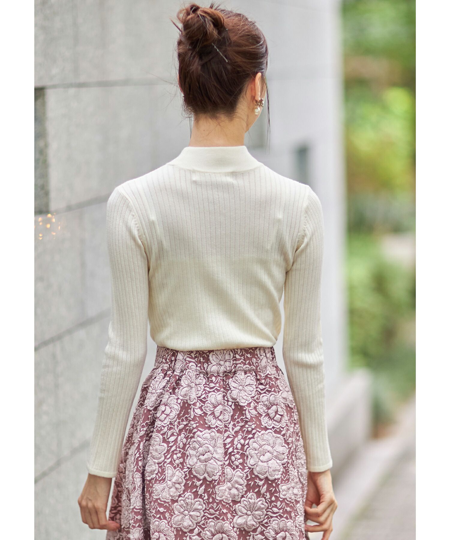 日本 tocco-closet - 氣質珍珠花朵針織上衣-奶油杏