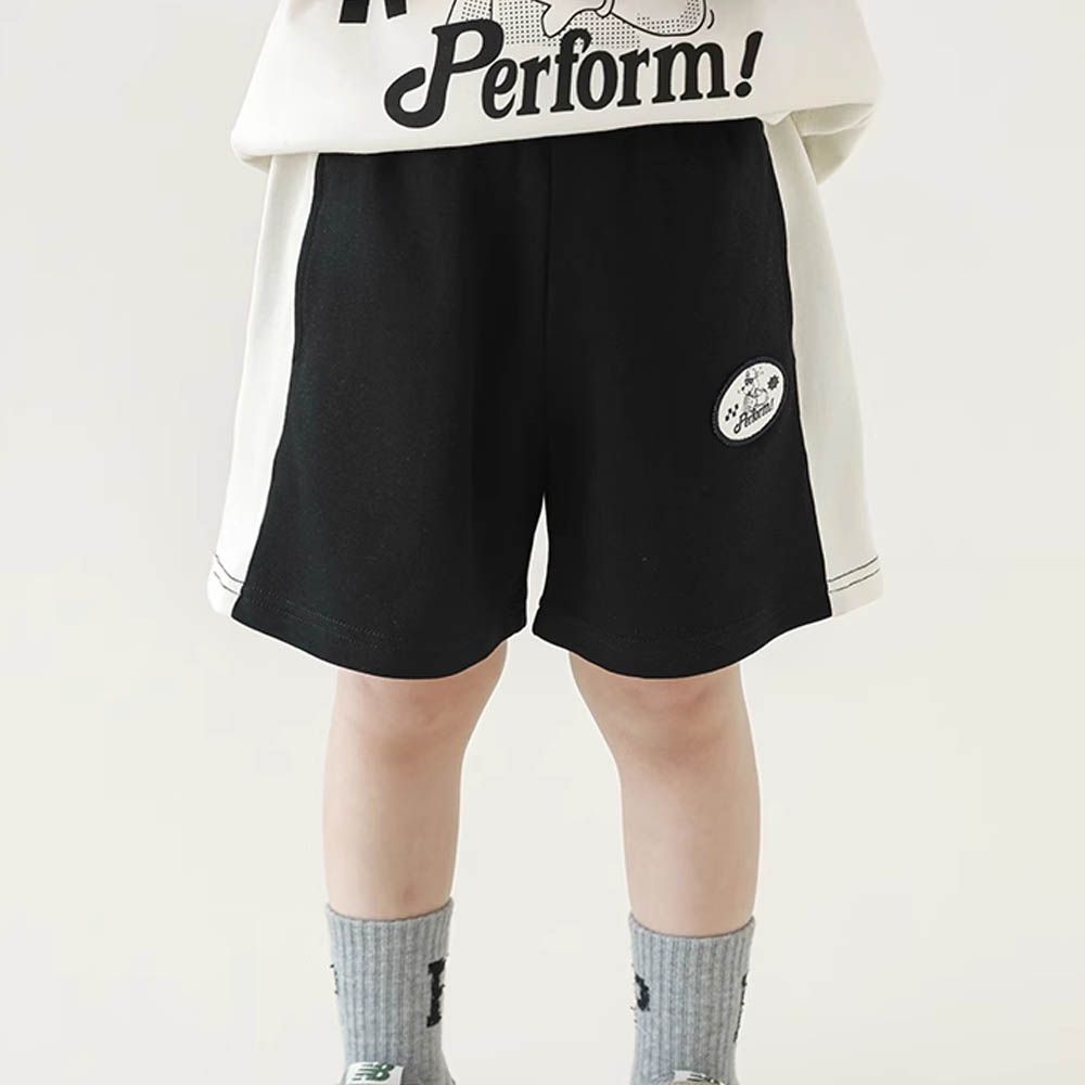 腰鬆緊側撞色拼接運動短褲-小狗-黑色