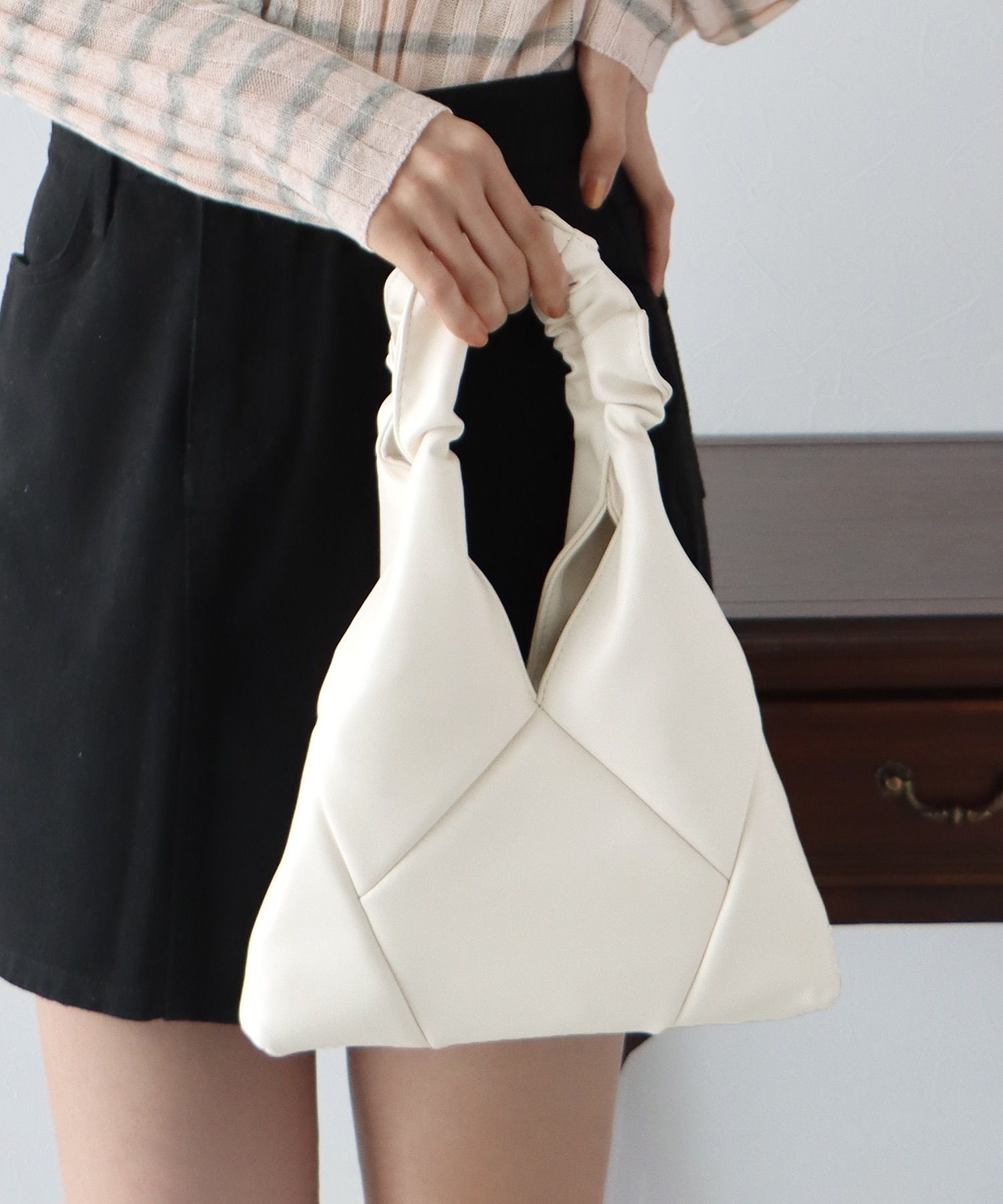 日本 BLUE EAST - 捲捲提把交叉皮革肩背包-卡其