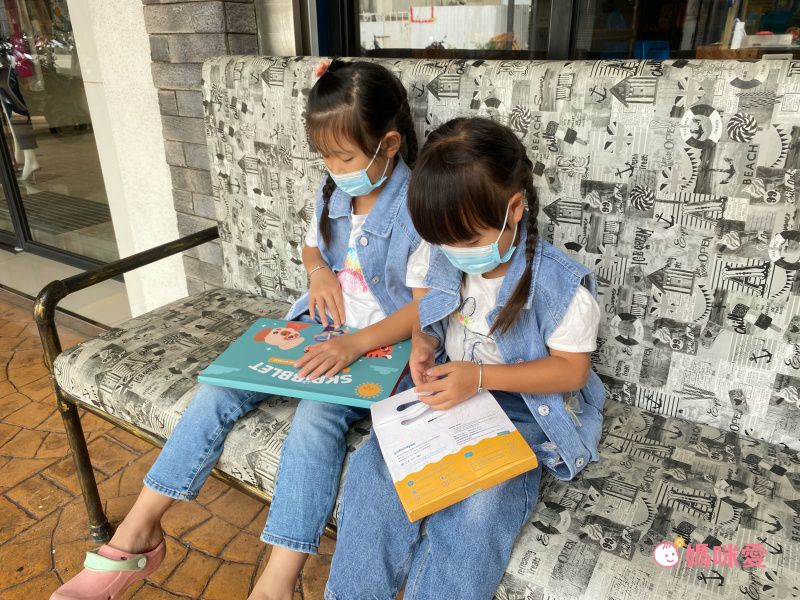 獨家！重複撕貼不傷牆【台灣 kidzcrayon】創意透光描圖貼紙