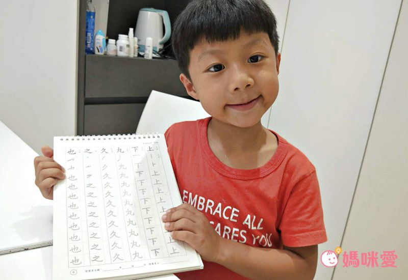 關關破 - 幼小銜接凹槽簿套組-小一先修+英文+筆順初級+贈：努力存摺6本(拼圖款)-暢銷教養作家王麗芳老師研發