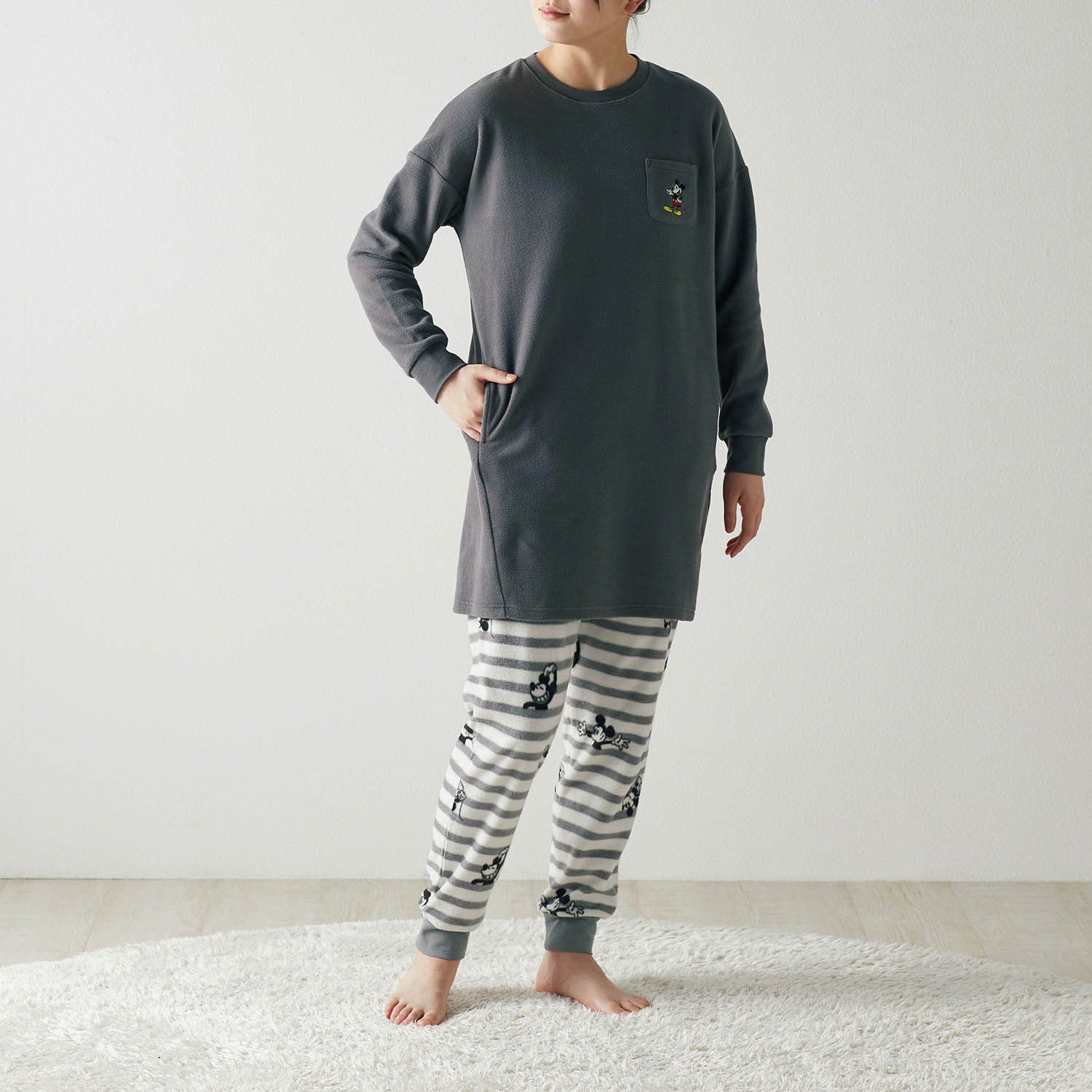 日本千趣會 - 迪士尼 柔軟長袖家居服-米奇-深灰x條紋