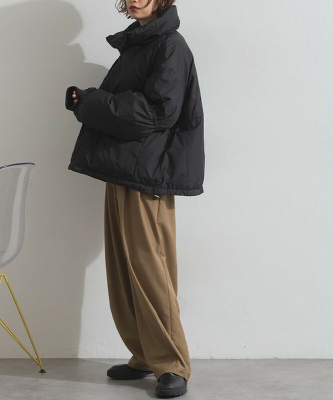 日本 ELENCARE DUE - 蓬鬆袖立領腰抽繩科技羽絨保暖外套-軍綠