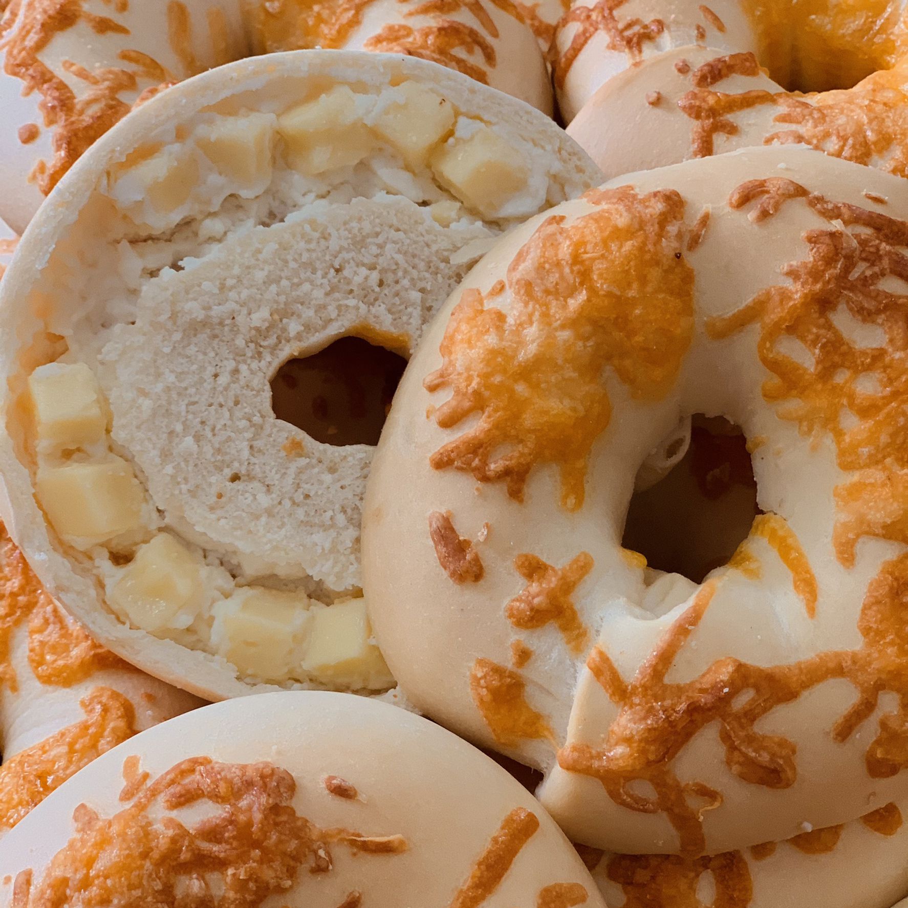 Candy Wedding - 主廚麵包-幸福早餐10入組 (鹽可頌-三入*2/雙倍起司優格乳酪貝果-二入*1/火腿起司小圓法-二入*1)