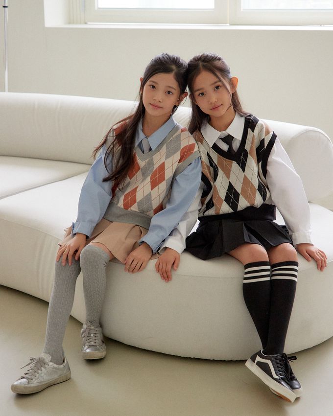 韓國 sm2 - 雙色V領菱格紋路搭配背心-黑X棕