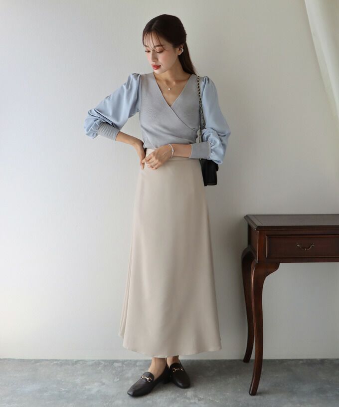 日本 BLUE EAST - V領羅紋拼接泡泡長袖上衣-藍灰