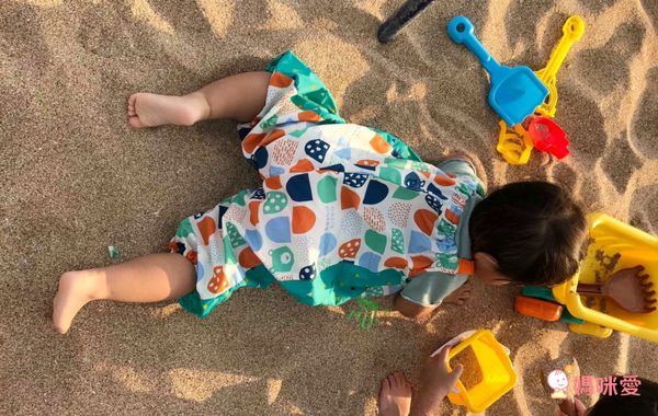 日本 kukka hippo - 兒童童遊戲服/玩沙衣(附收納袋)-繽紛花園 (90cm)