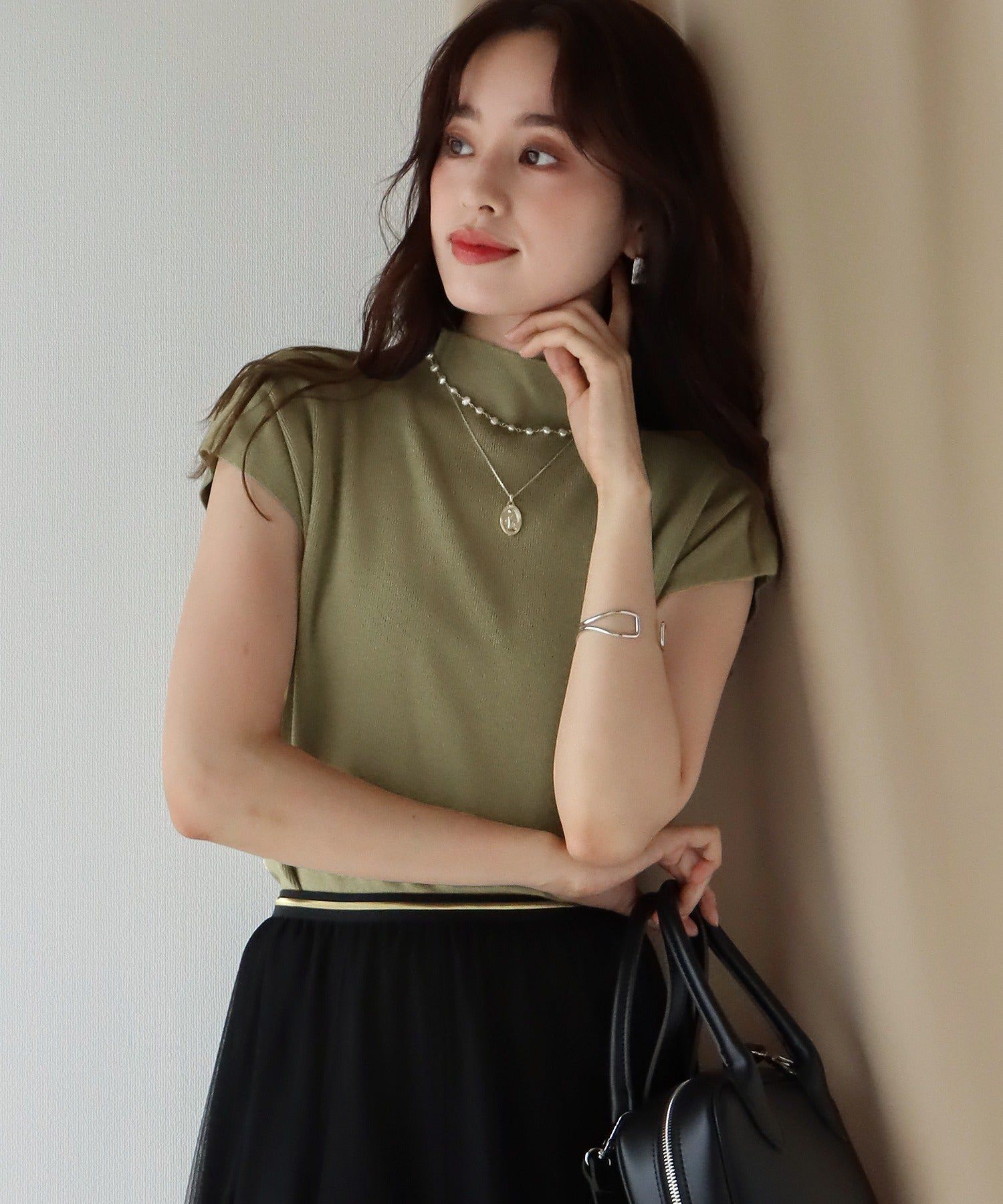 日本 BLUE EAST - 小立領法式袖薄針織上衣-橄欖綠