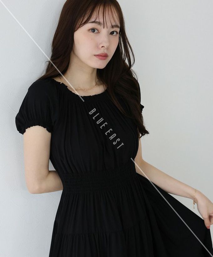 日本 BLUE EAST - 一字領2way露肩迷人短袖洋裝-歐風花卉-咖啡