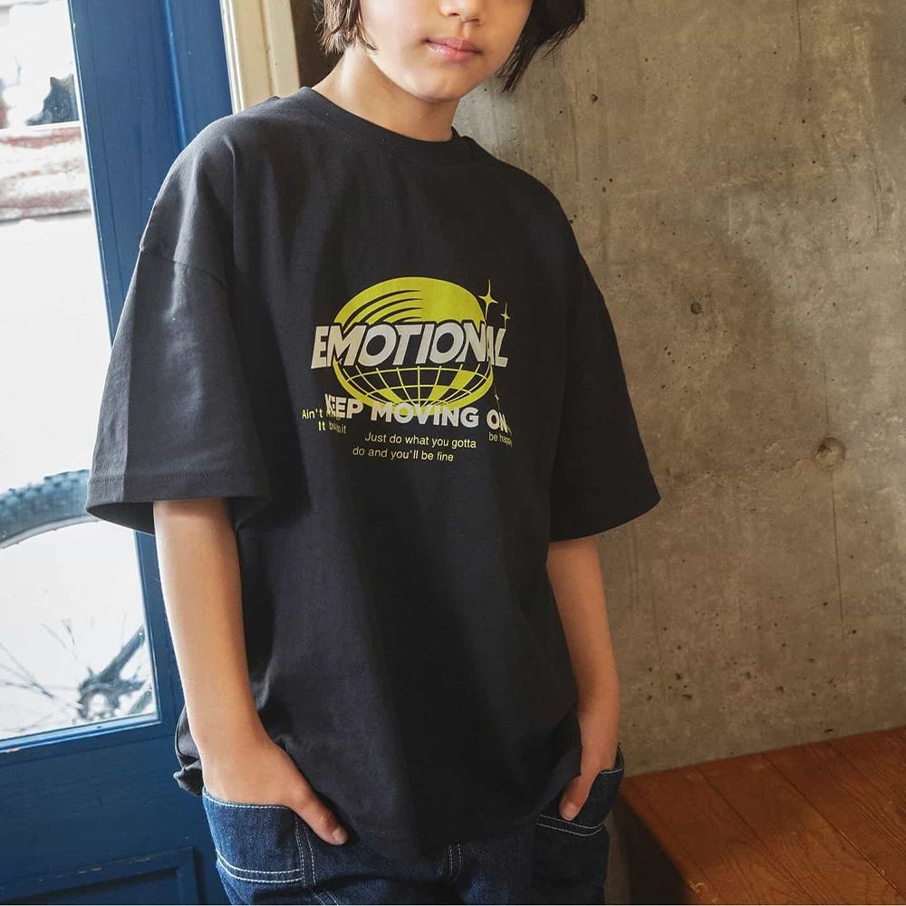 美式寬鬆感印花五分袖上衣-熱情字母-黑