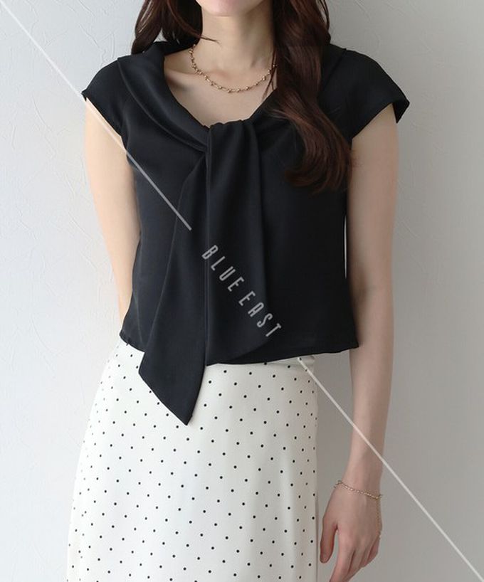 日本 BLUE EAST - 簡潔美型領巾法式袖上衣-象牙 (M)