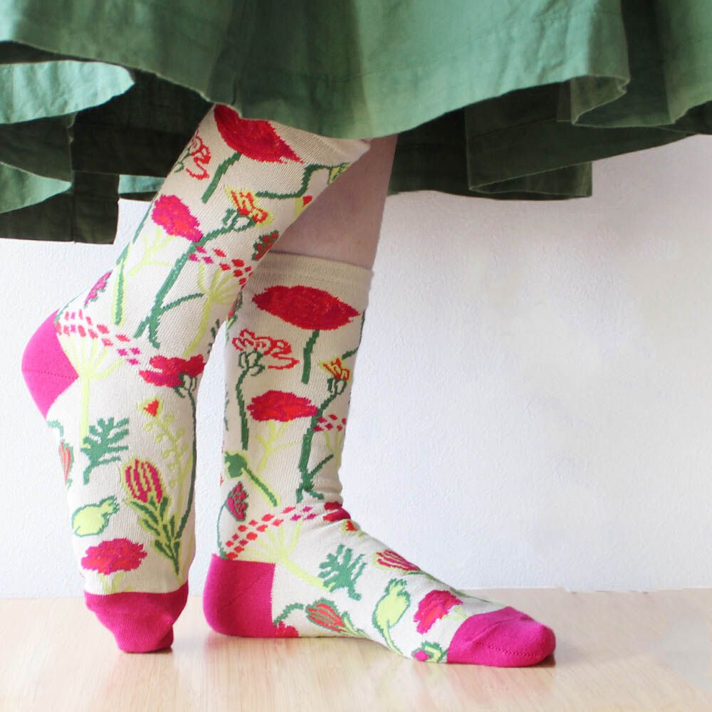 日本製 唯美花卉風長襪-花之樂團-燕麥灰 (23-25cm)