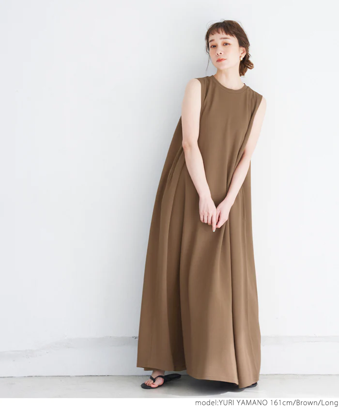 日本 COCA - 素面舒適彈性無袖A字洋裝-黑