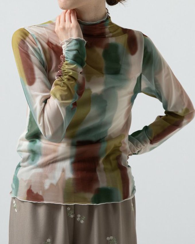 日本 gleam - 水彩畫風透膚皺摺高領長袖上衣-水藍x綠系