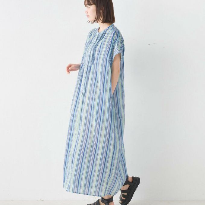 日本 OMNES - 100%印度棉 襯衫式印花短袖洋裝-黑底滿版花