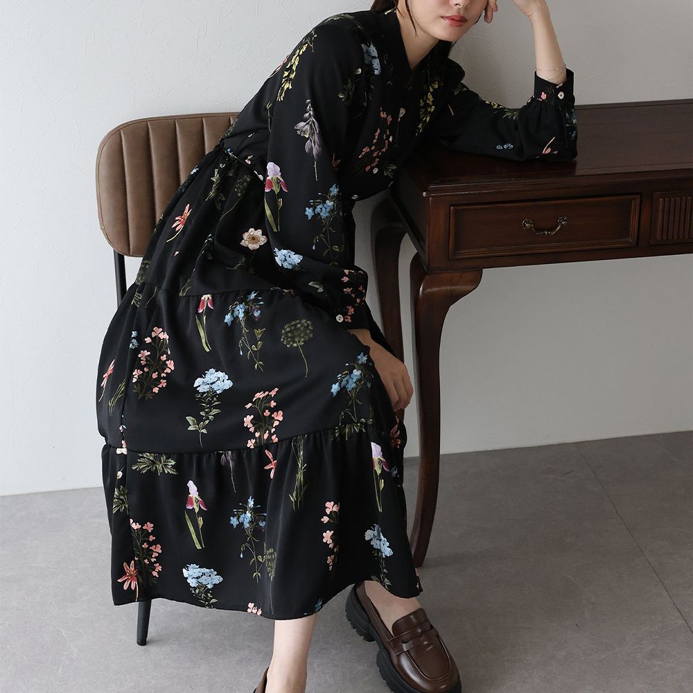 [人氣款]簡約抽繩收腰長袖洋裝-彩色花卉-黑