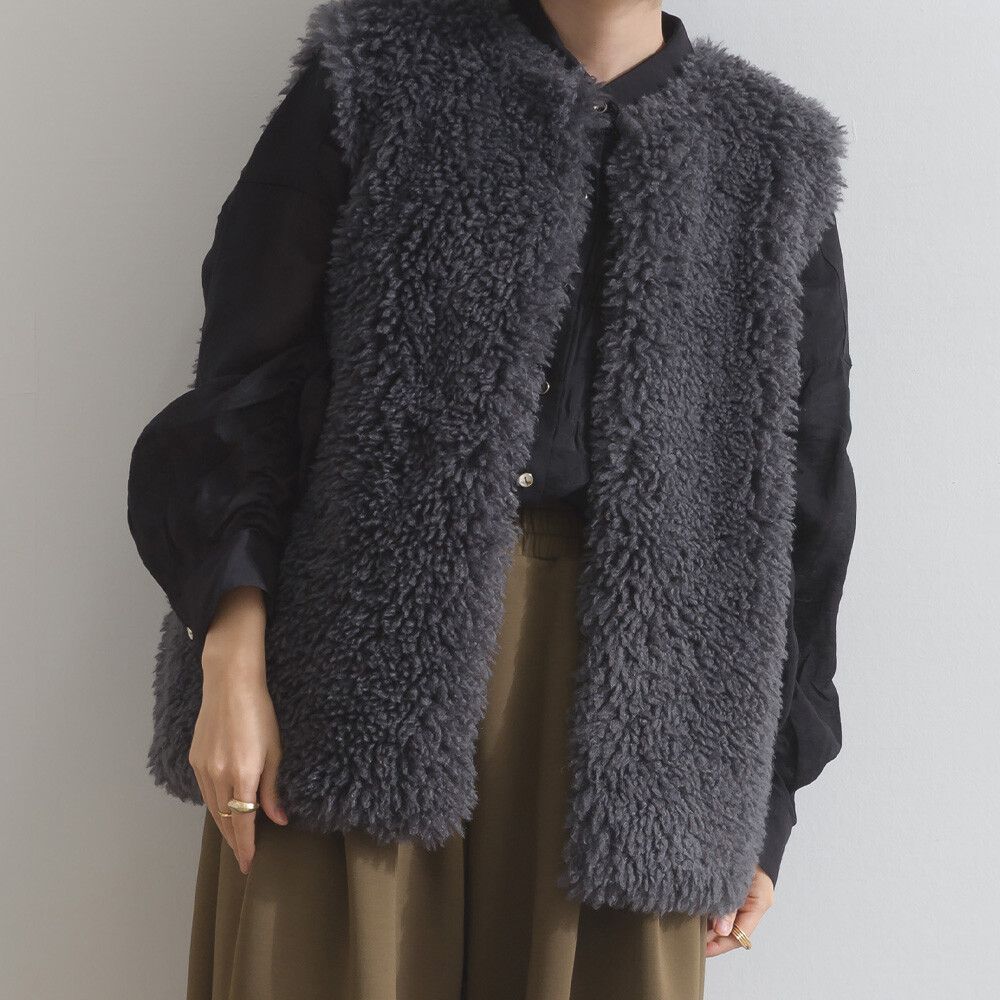 QQ毛絨時尚搭配長版背心-炭黑