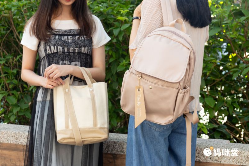 日本 Nicott - Take me 日劇感輕量10口袋尼龍後背包/媽媽包-經典黑 (28x18x37cm)