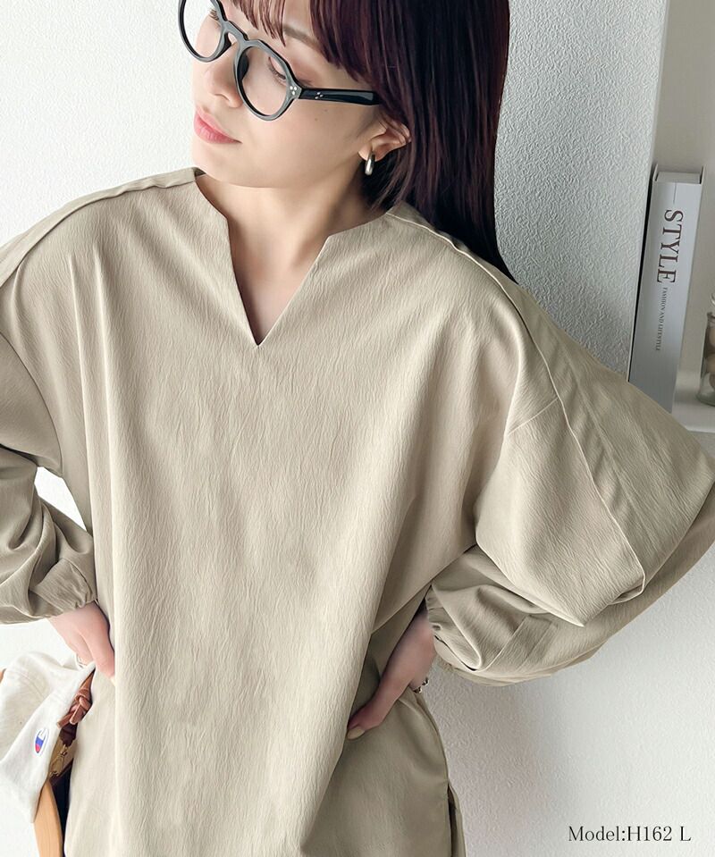 日本 Classical Elf - 氣質修身小V領氣袖球上衣-黑