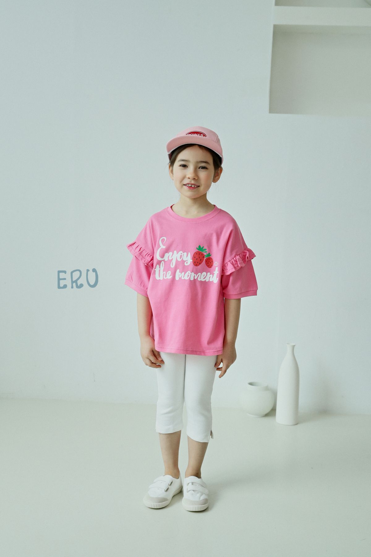 韓國 ERU - 荷葉裝飾袖草莓印花T-淺粉