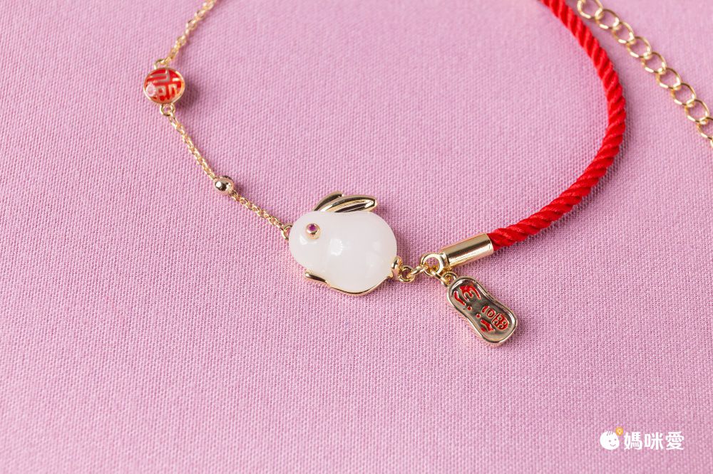 兔年喜氣洋洋拜年手鍊/過年紅繩-玉兔 (周長約17cm)