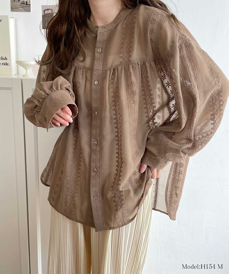 日本 Classical Elf - 2WAY微立領花朵刺繡透膚襯衫-淺灰