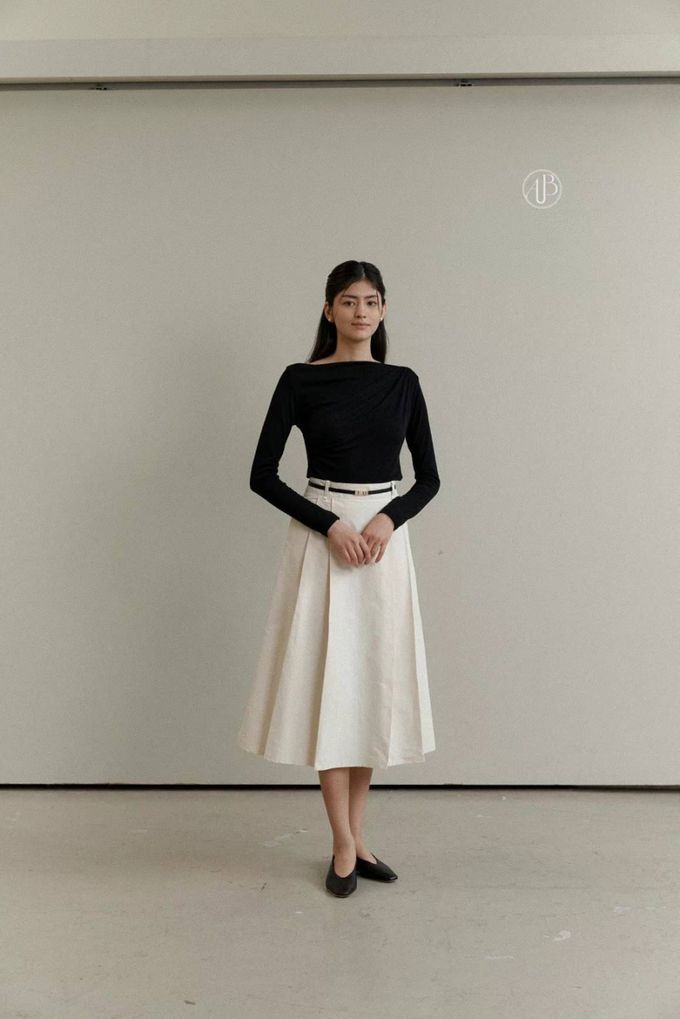 韓國女裝連線 - 不對稱抓褶一字領長袖上衣-象牙白 (FREE)