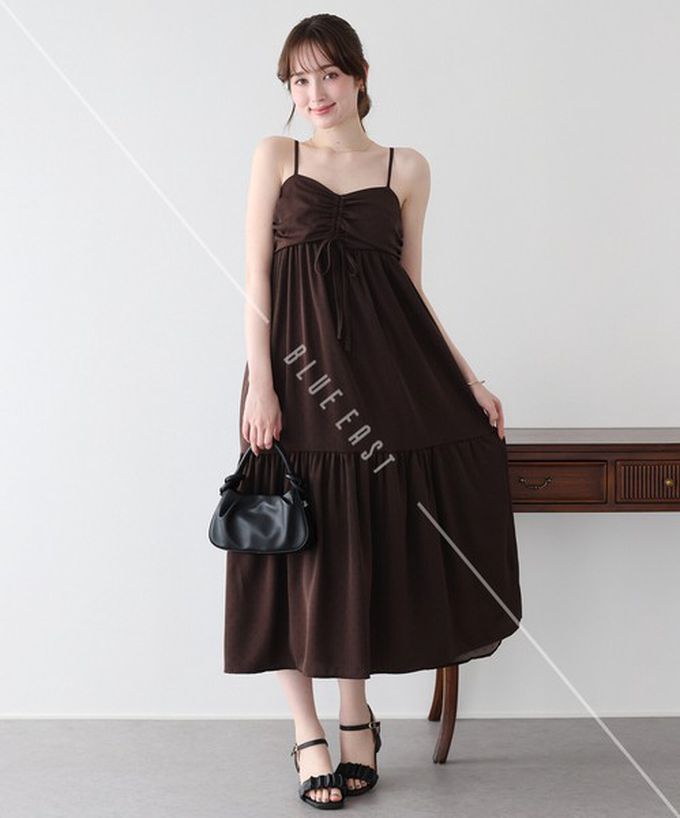 日本 BLUE EAST - 優雅皺摺度假花卉吊帶洋裝-米杏 (M)