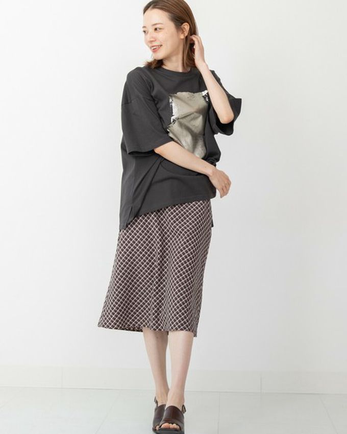 日本 gleam - 燙金光澤廓形寬版天竺棉短袖T恤-銀x炭灰