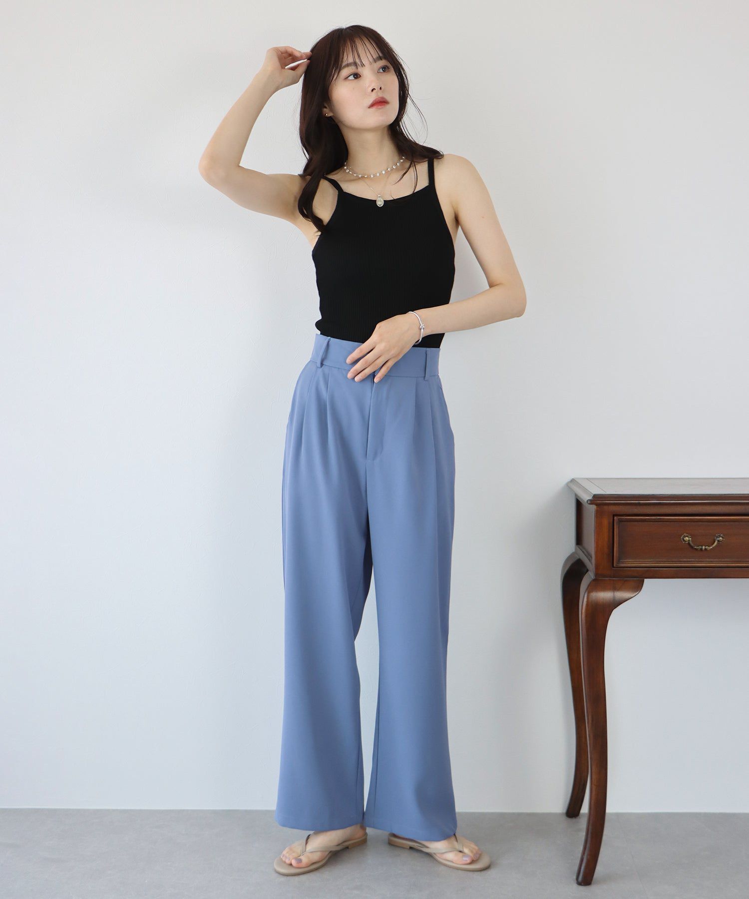 日本 BLUE EAST - 質感百搭垂墜感西裝褲-米灰