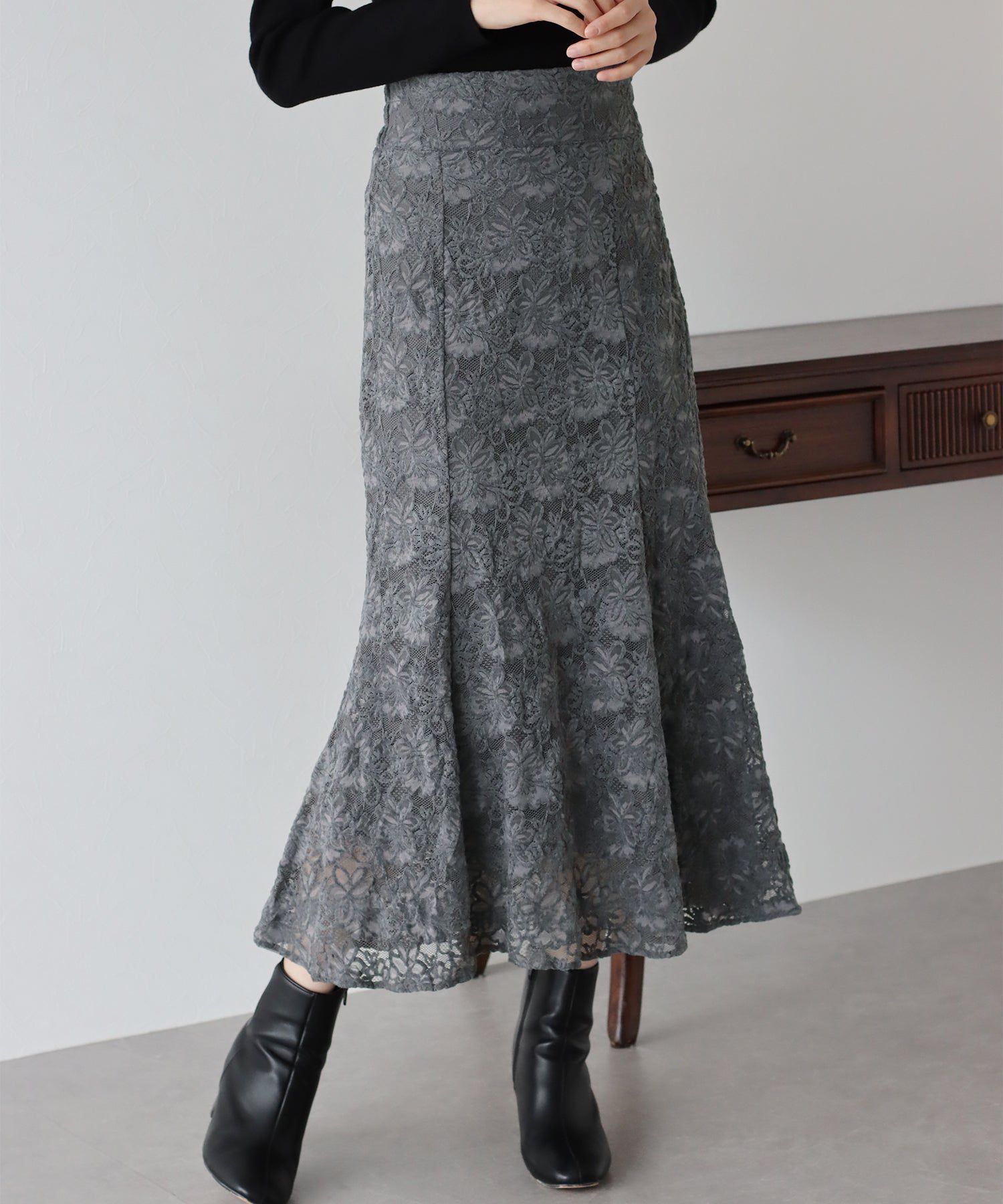 日本 BLUE EAST - 華麗全蕾絲鬆緊魚尾裙-黑