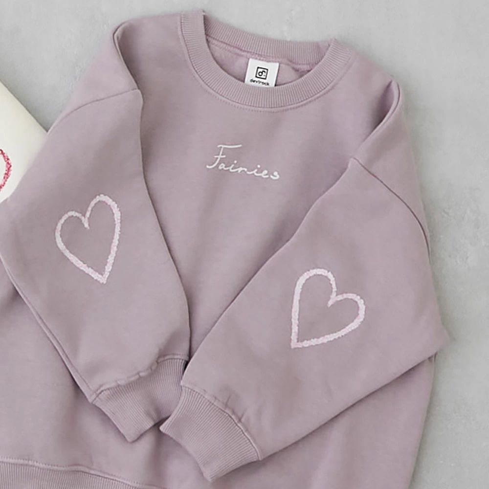 熱銷定番 裏起毛女孩印花大學長袖上衣-袖子愛心-藕紫