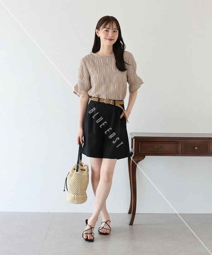 日本 BLUE EAST - 細緻圓點緹花透膚短袖上衣-黑