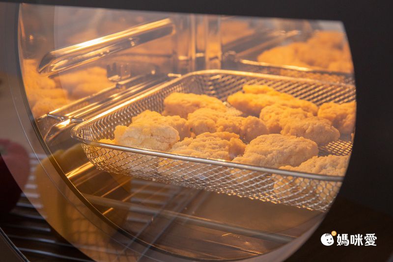 自煮防疫神隊友！14L 容量再進化！ ikiiki 旋風溫控氣炸烤箱