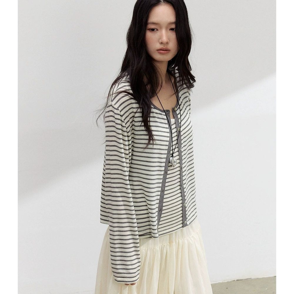 雲感天絲混亞麻U領貝殼釦薄長袖外套-深灰條紋