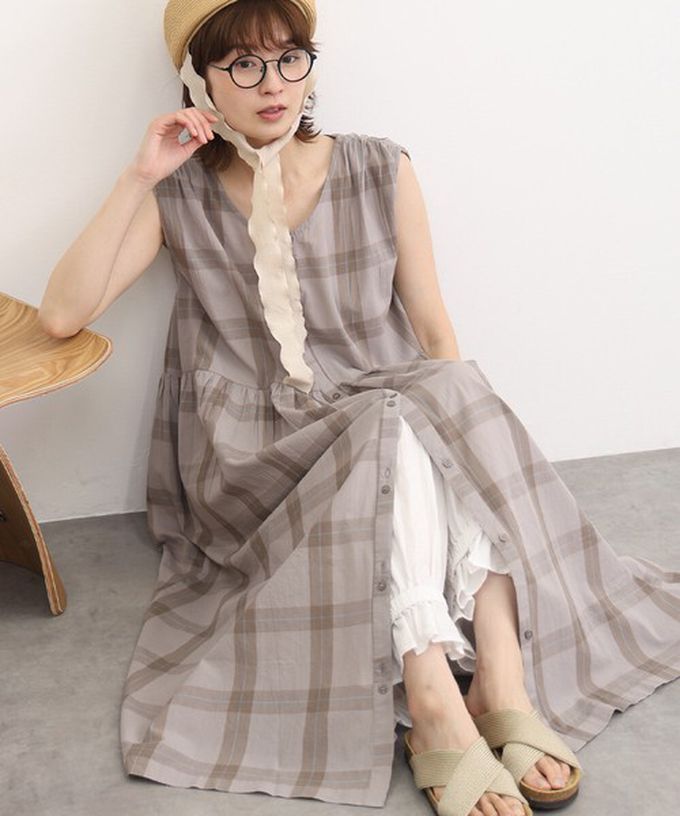 日本 Lupilien - 100%印度棉 清爽格紋開襟無袖洋裝-灰褐