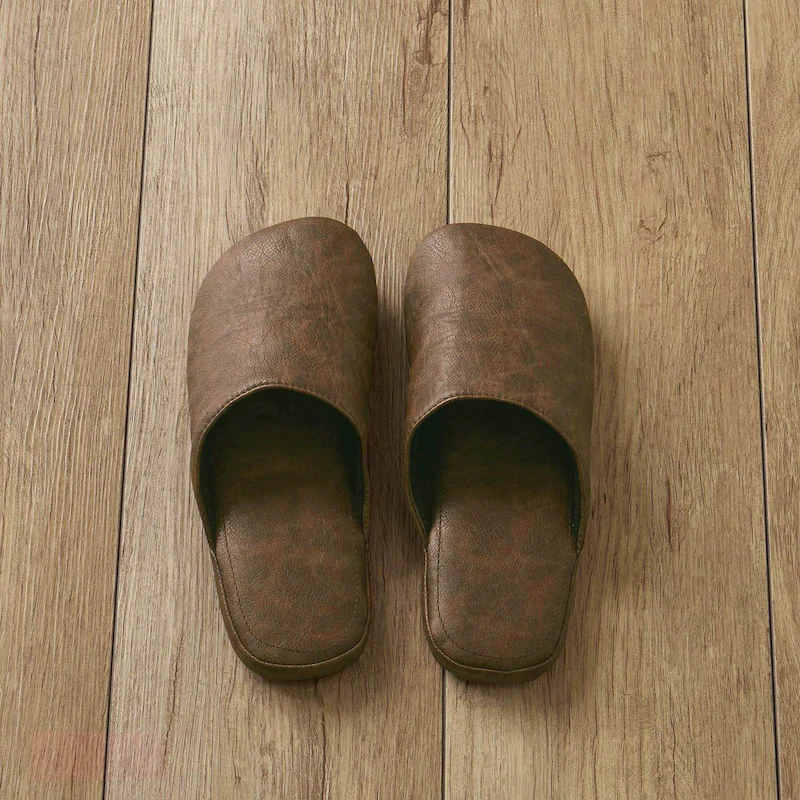 日本千趣會 - 仿皮復古質感可洗式室內拖鞋-深咖啡