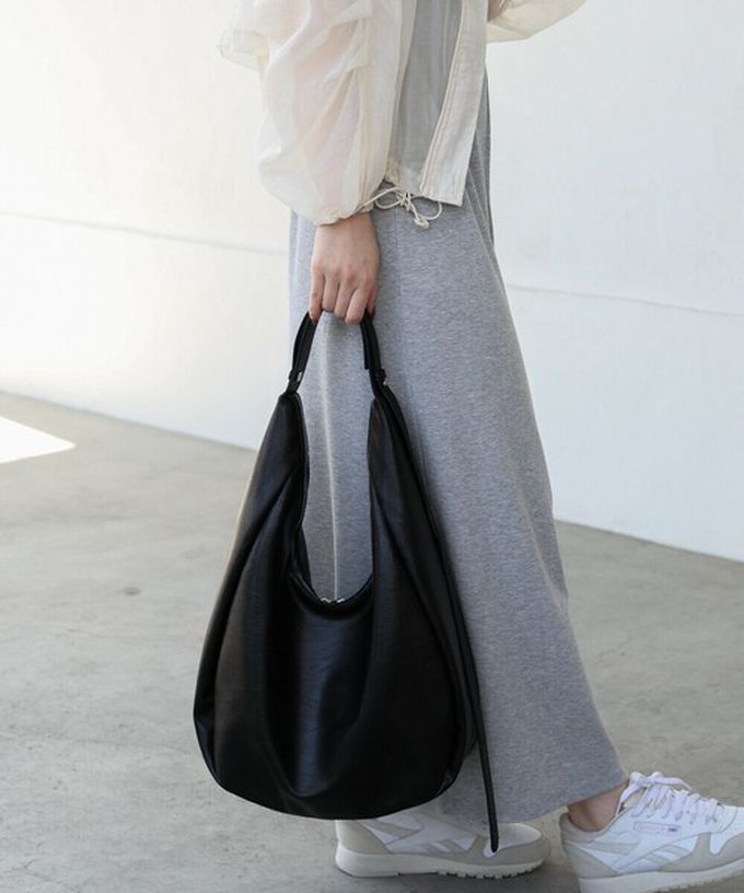 日本 Bab - 俐落雙拉鍊彎月形質感肩背包-黑