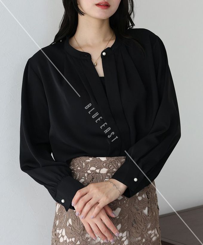 日本 BLUE EAST - 2way領知性整潔感打褶長袖上衣-珍珠袖扣-藍