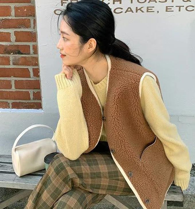 韓國 LANDING - 韓國製羊羔絨口袋背心-象牙白 (FREE)