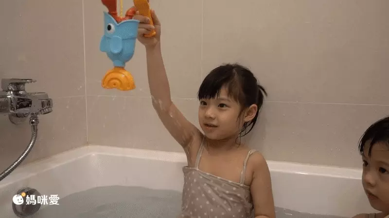 讓寶寶愛上洗澡【Yookidoo 洗澡玩具】開心洗澎澎，晚上更好睡