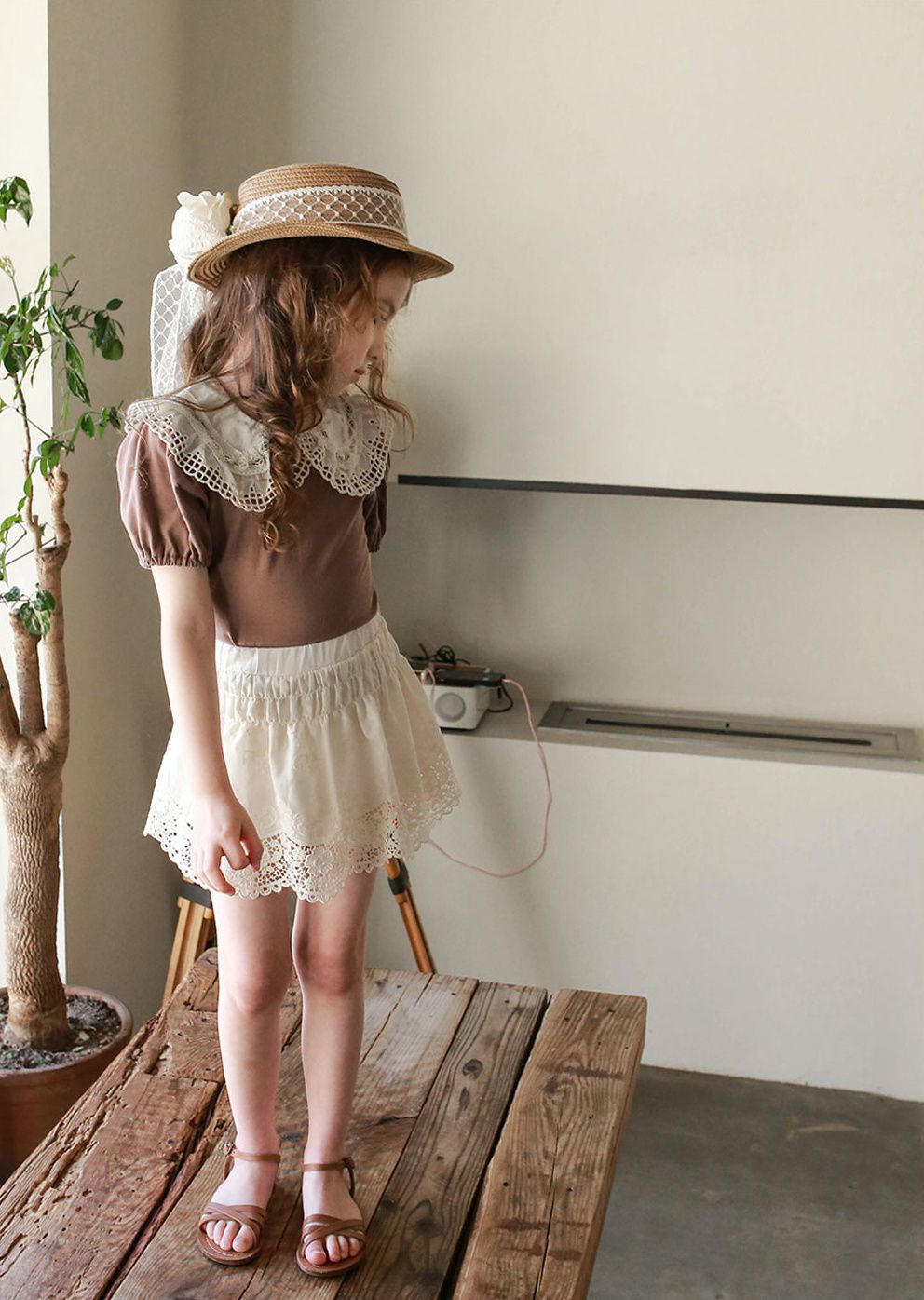 韓國 PuellaFLO - 蕾絲鏤空花瓣下襬褲裙-米白