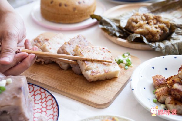 人氣港式點心【新葡苑】大廚蘿蔔糕、小豬流沙包 ✦ 超值優惠價，現買現賺！