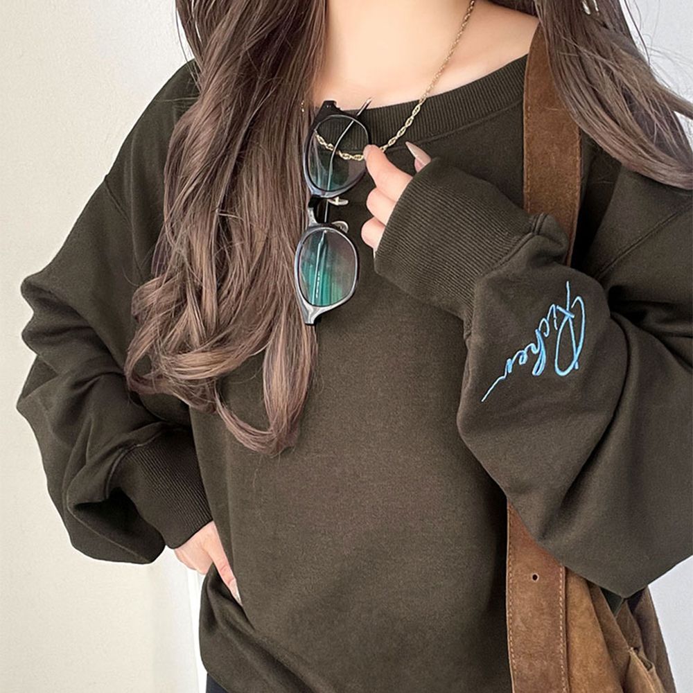 低調可愛刺繡一字領裏毛長袖上衣-咖啡